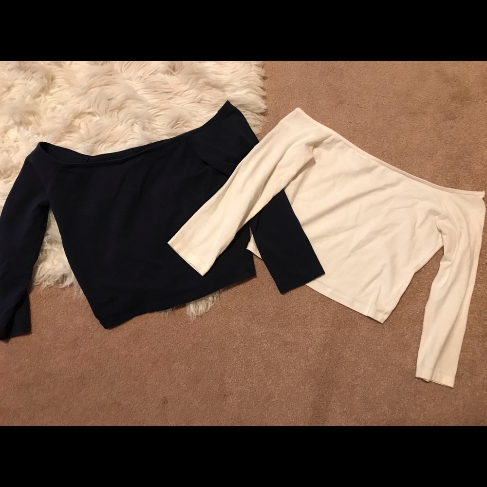 ‼️SOLD‼️ Hollister Off the Shoulder Crop-Tops